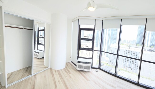 Building Photo - Ala Moana Hale Kaheka 1 Bedroom 1 Bathroom...