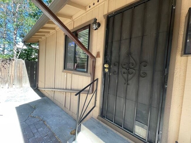 Primary Photo - 430 E 8th St