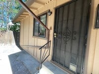 Building Photo - 430 E 8th St