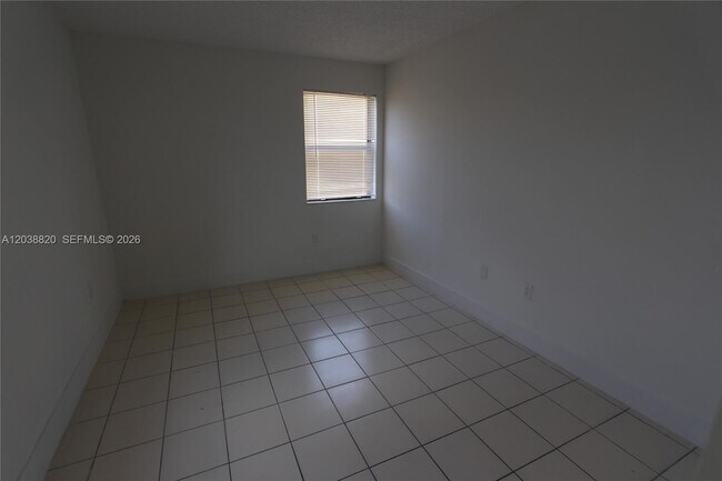 Building Photo - 650 NW 114th Ave
