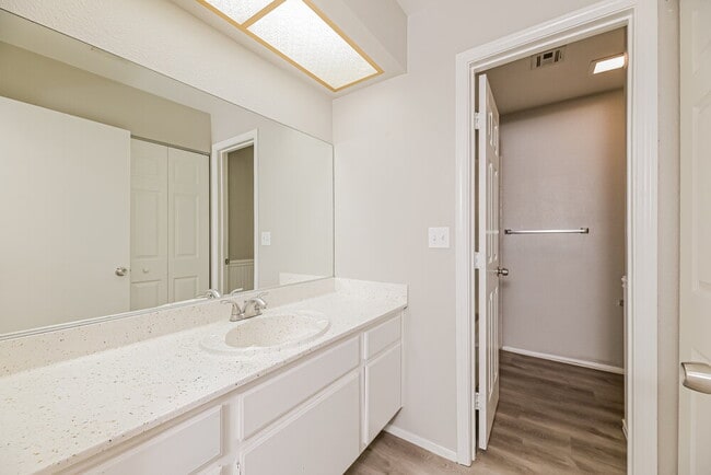 Building Photo - 763 Heritage Vista Ave