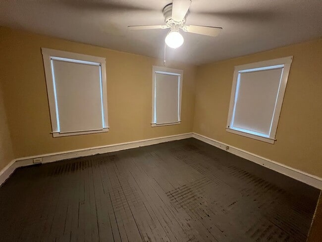 Building Photo - 4 Bedroom House