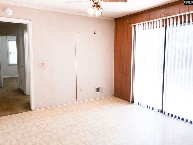 Building Photo - 225 Stirlington Rd