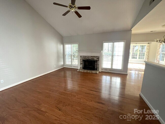 Building Photo - 8601 Cedar Hollow Ln