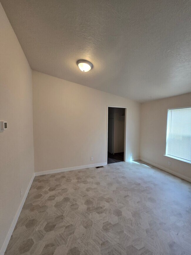 Building Photo - Pet Friendly 3 Bed / 2Bath Home w/ Carport