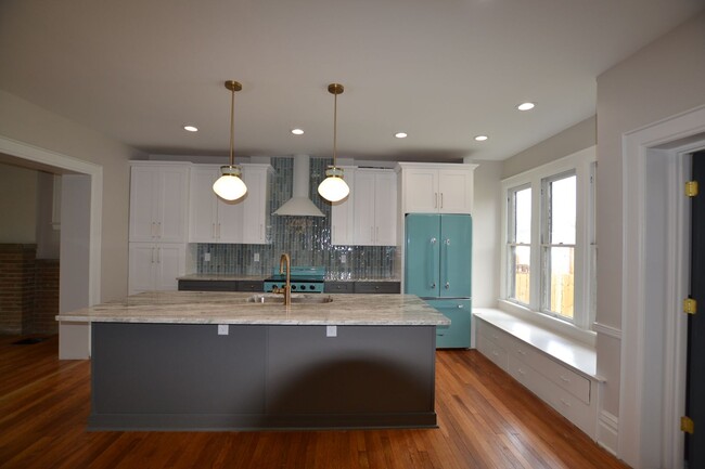Building Photo - Newly Renovated 4 Bedroom Near Franklin Park