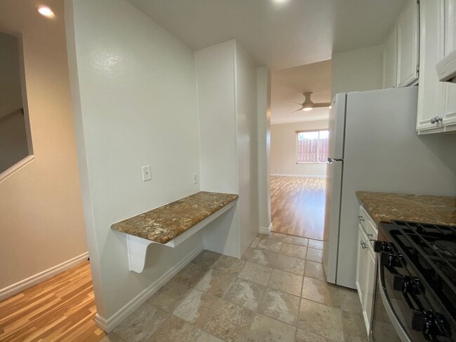 Building Photo - Bright and Spacious 2 Bed/1.5 Bath South O...