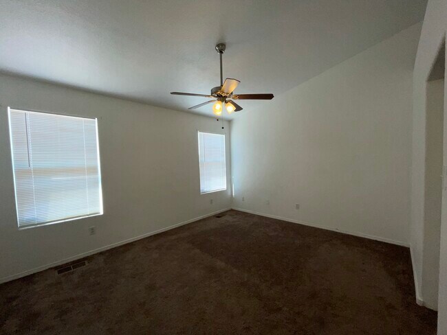 Building Photo - 667 Vista Luna Ln SW