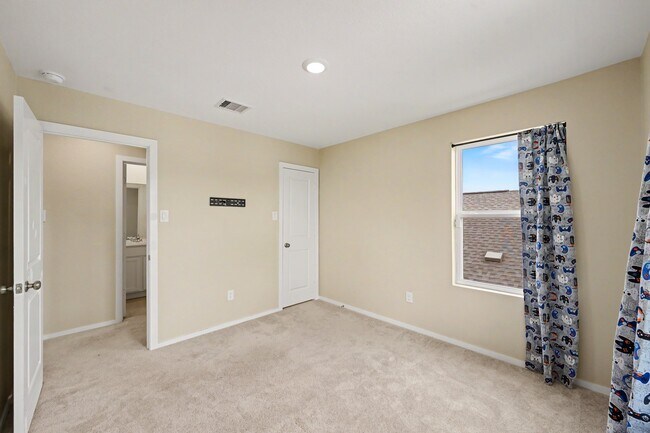Building Photo - 21154 Vercelli St