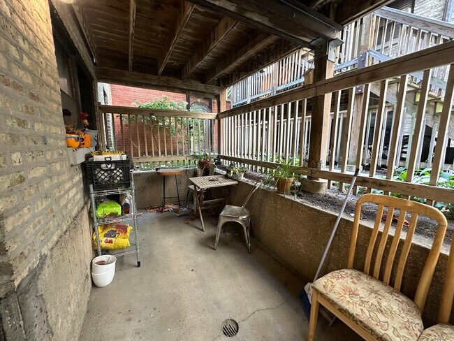 Building Photo - 7425 N Sheridan Rd