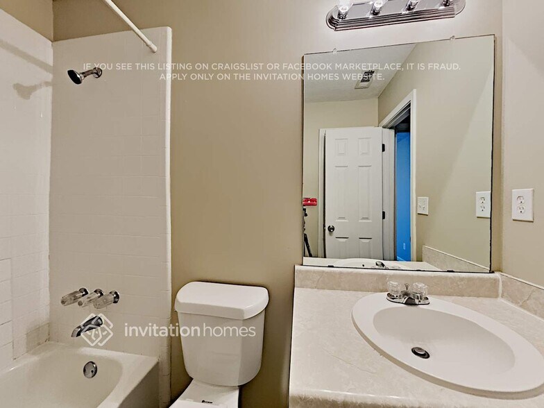 Building Photo - 3925 Riversong Dr NW