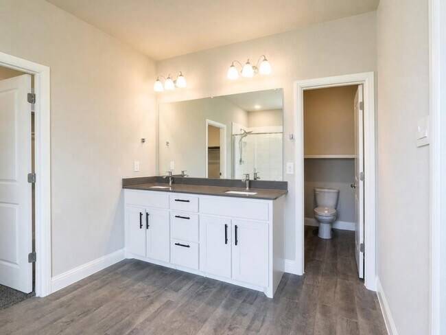 Building Photo - 1017 Greencove Dr