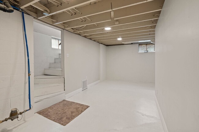 Building Photo - 4315 N Adams Rd