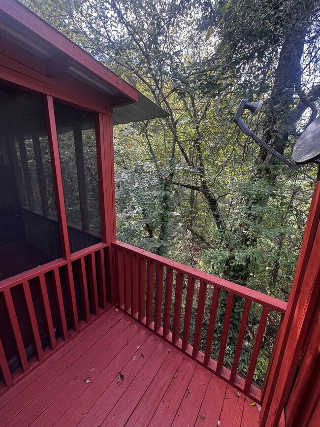 Building Photo - 127 Eaglewood Way