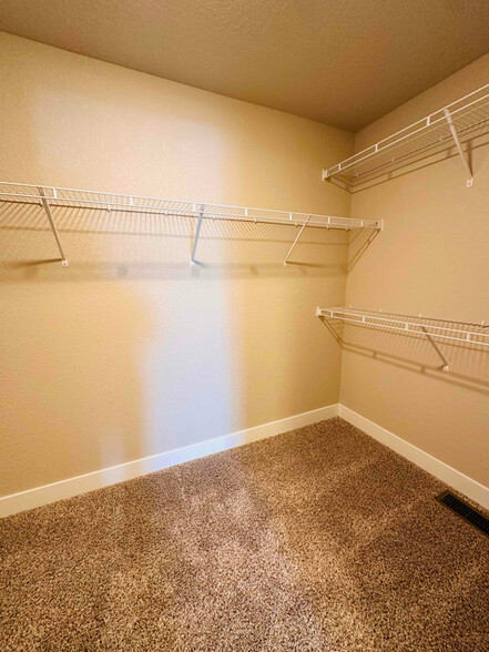 Building Photo - 6933 4th St Rd