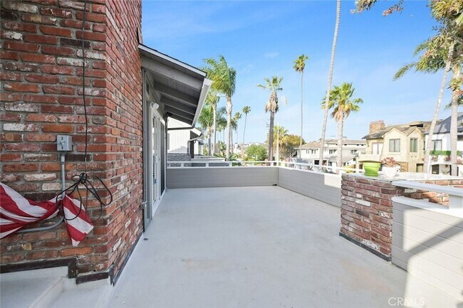 Building Photo - 411 Goldenrod Ave