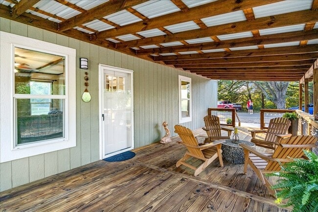 Building Photo - 409 Willow Dr