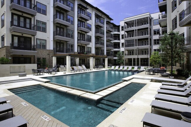 Building Photo - 10727 Domain Dr
