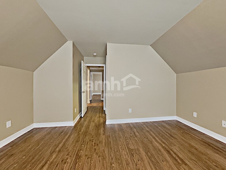 Building Photo - 1017 Aenon Cir