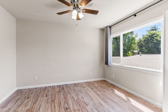 Building Photo - Newly Renovated 2 Bedroom Apartment with P...