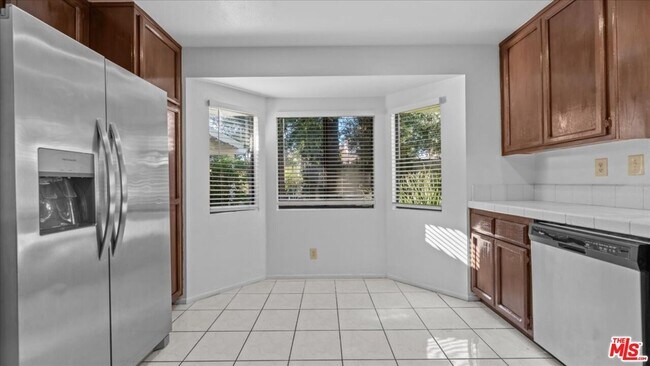 Building Photo - 409 Beverly Dr