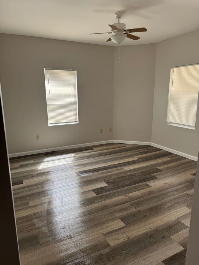 Primary Photo - Modern 2 bedroom with office in West Sprin...