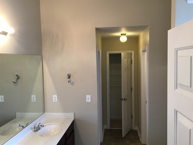 Building Photo - 1450 Grey Rock Way