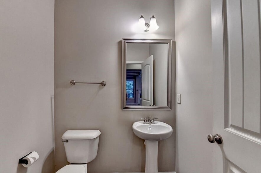 Building Photo - 5166 Apple Grove Rd NE