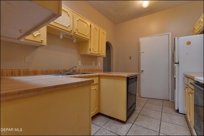Building Photo - 10711 Ivanhoe Dr