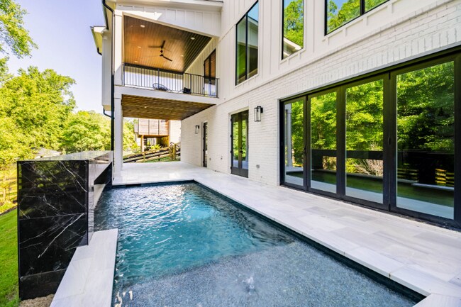 Building Photo - 312 Meadow Dr