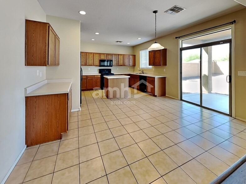 Building Photo - 7006 W Irwin Ave