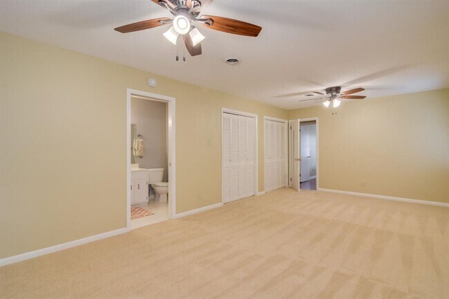Building Photo - 3649 Lynnwood Dr