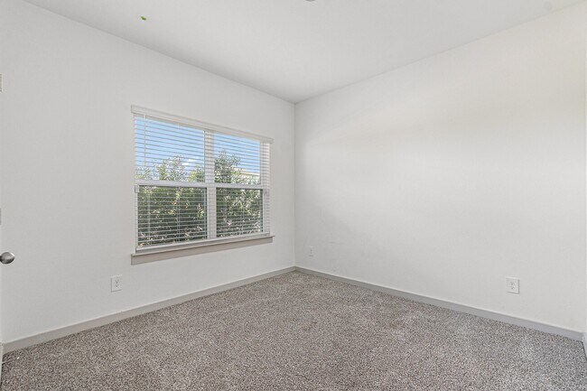Building Photo - 31 Desert Spring Ln