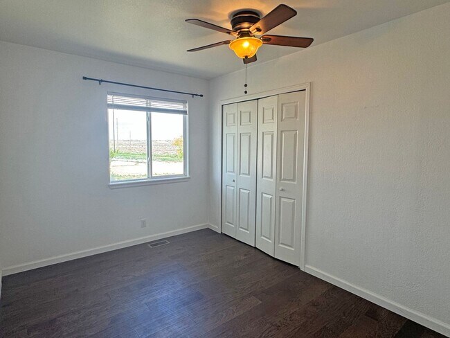 Building Photo - Move-In Special! FREE 50" TV for Qualified Tenants! Short term lease only