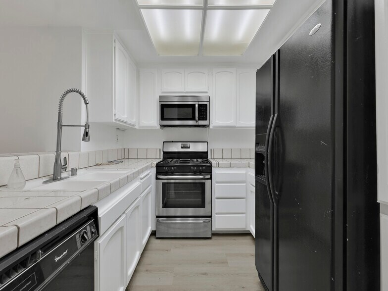 Building Photo - 7800 Topanga Canyon Blvd