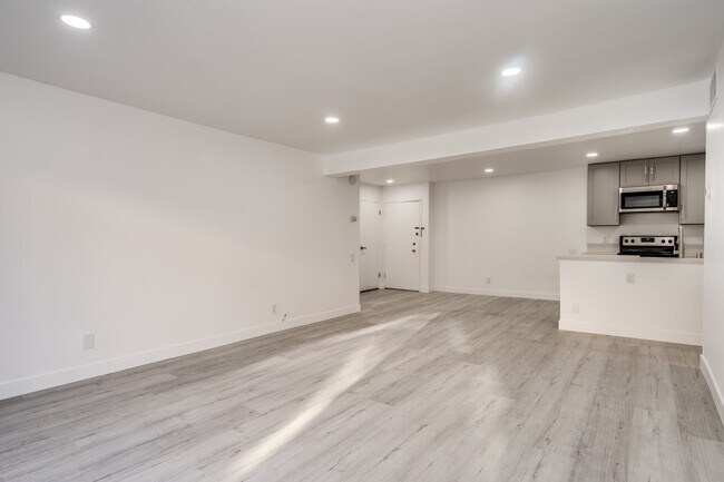 Building Photo - 5460 White Oak Ave