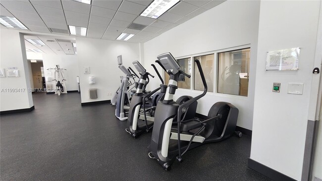 Building Photo - 1200 Brickell Bay Dr
