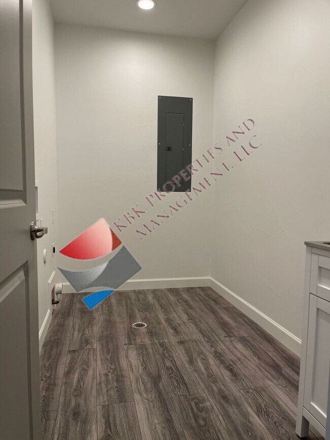 Building Photo - 1703 Ross Ave