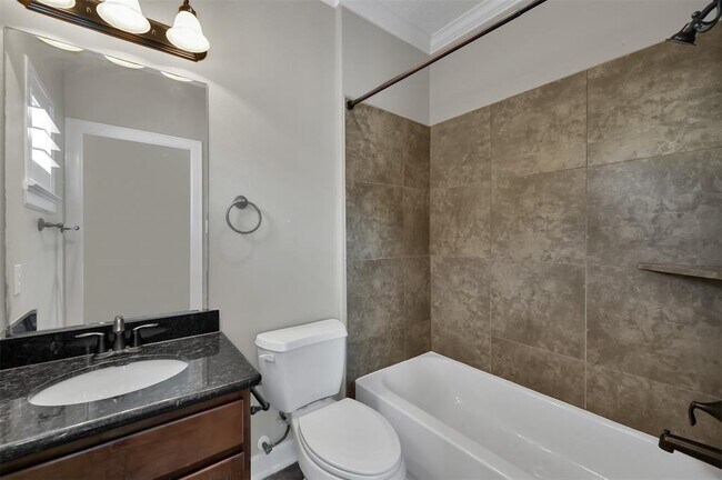 Building Photo - 3324 Chenevert St