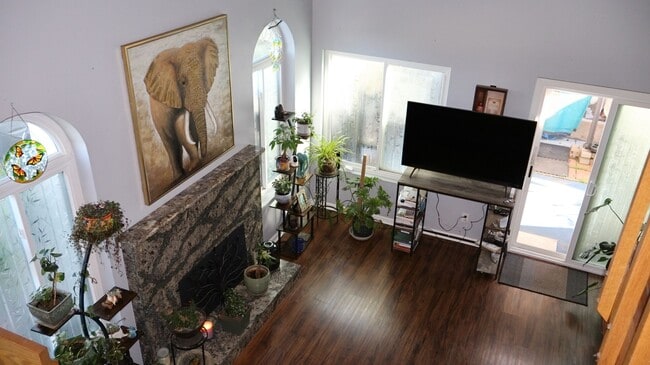 Building Photo - Modern 3 Bedroom 3 Bathroom Townhome in Imperial Beach.