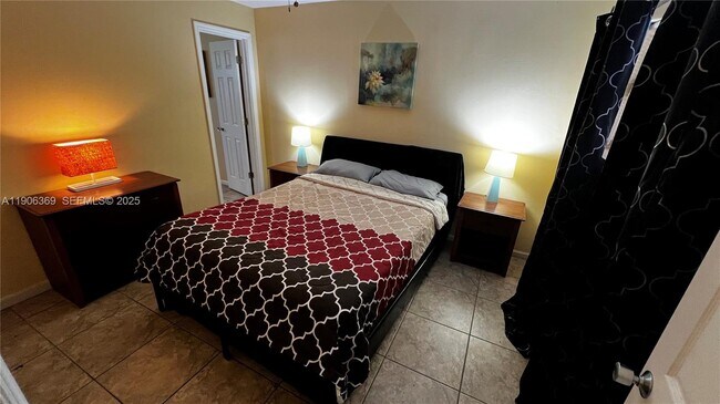 Building Photo - 2618 Lincoln St