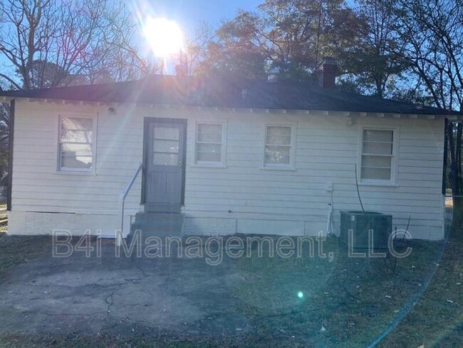 Building Photo - 2823 Fern St
