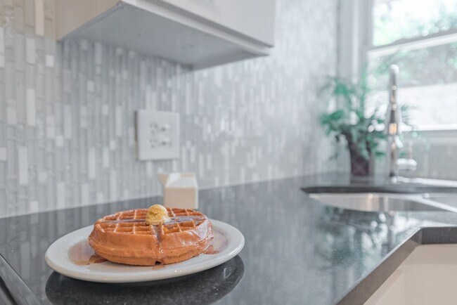 Building Photo - 4713 N Harvey Pkwy