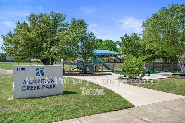 Building Photo - 906 Low Brim Cove