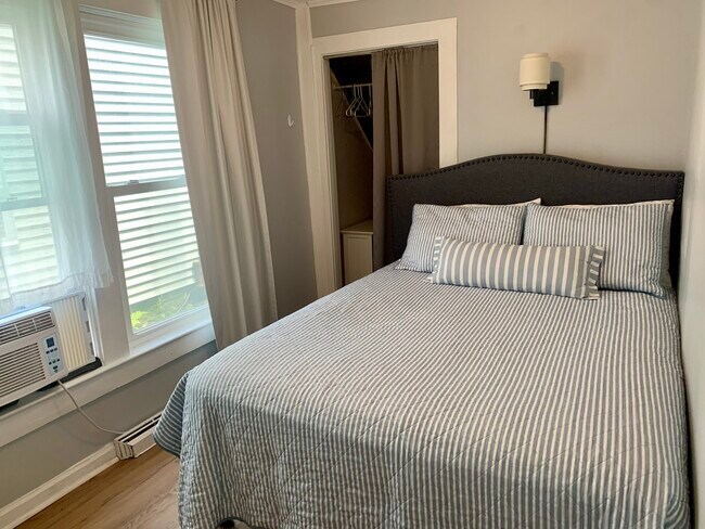 Building Photo - 111 Clinton St