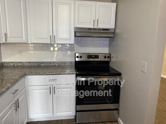 Building Photo - 3165 St Catherine St