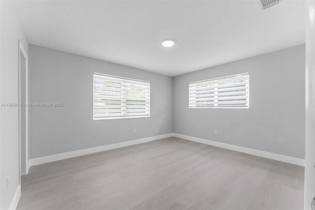 Building Photo - 4400 SW 89th Ave