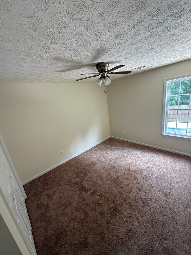 Building Photo - 1105 Huntcrest Ridge