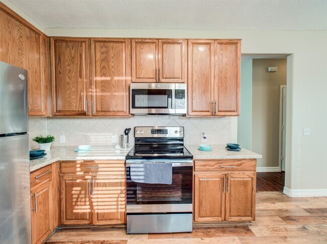 Building Photo - 419 Thorpe Springs Dr