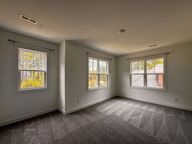 Building Photo - Gorgeous 4 Bed 3.5 Bath Executive Home with Community Amenities